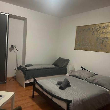 Plaza De Luxe Apartment Bratislava Exterior photo