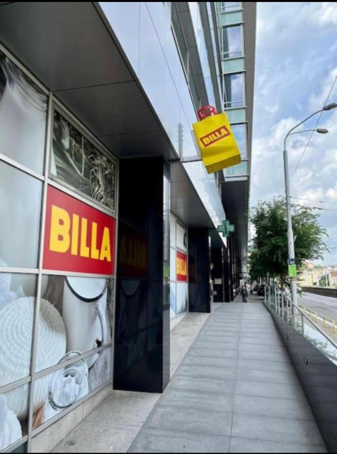 Plaza De Luxe Apartment Bratislava Exterior photo