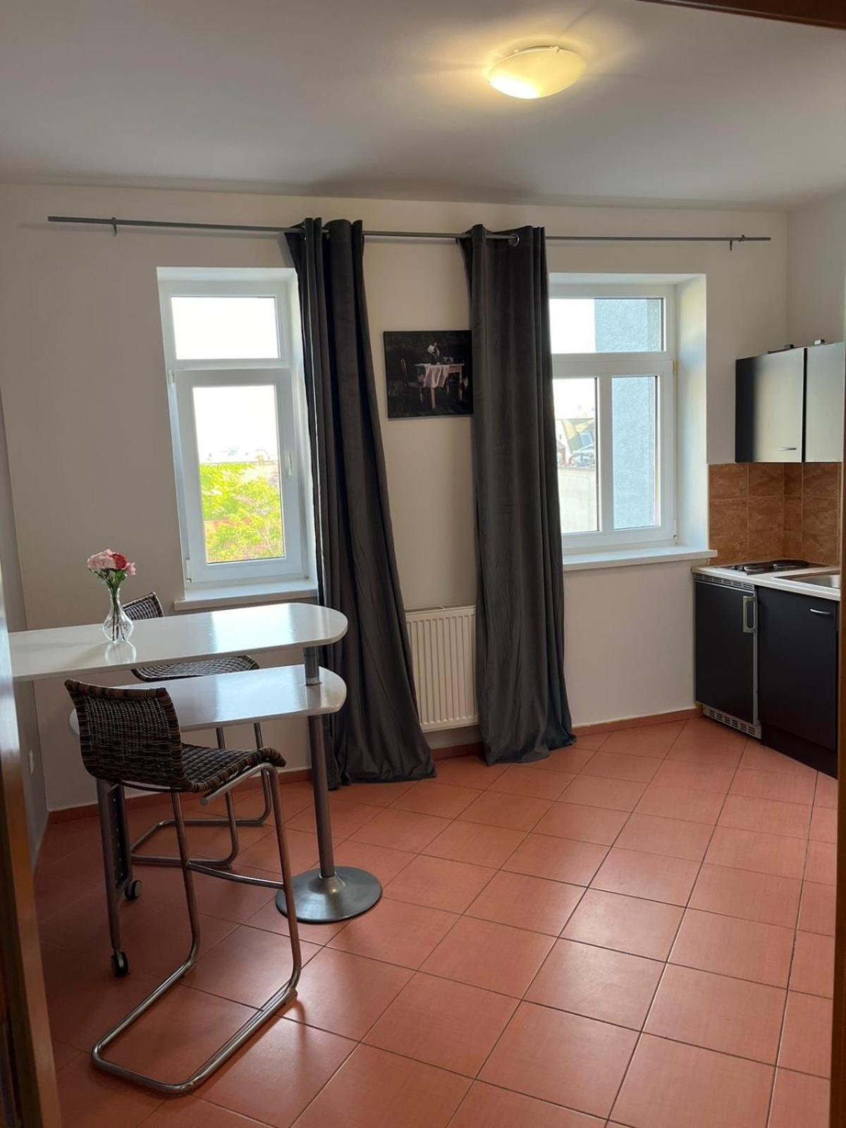 Plaza De Luxe Apartment Bratislava Exterior photo